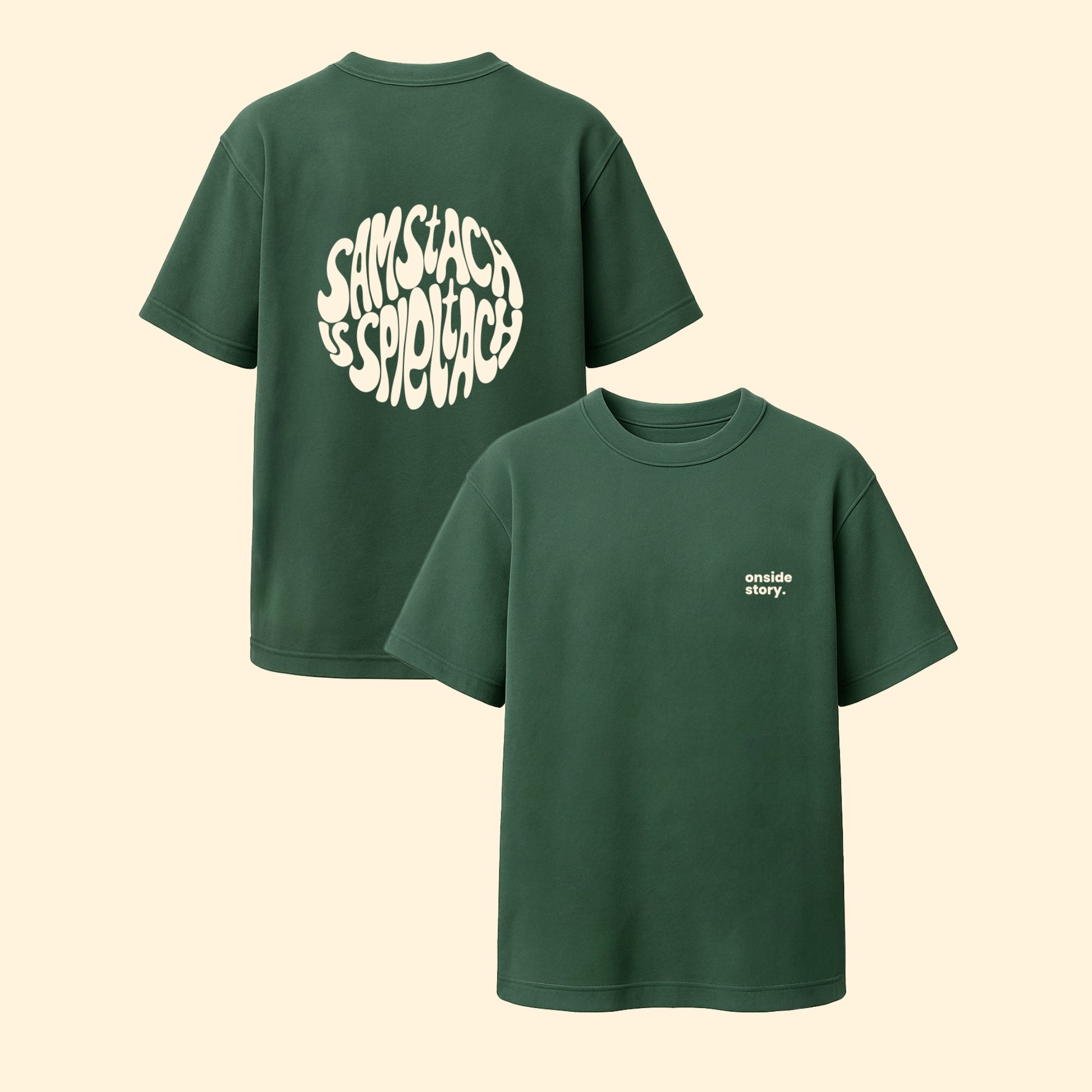 Rückseite und Vorderseite des "samstach is spieltach"-Shirt in Bottlegreen aus Chapter Three von onside story - nachhaltig produzierte Streetwear inspiriert aus der Fußball-Community.